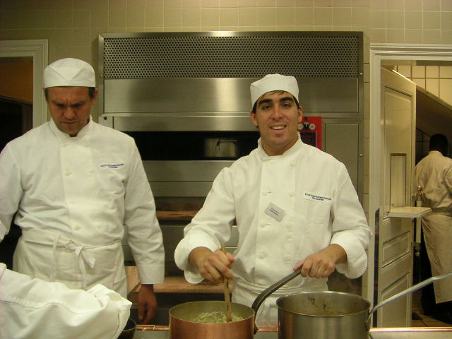 Chef Francisco trabajando en restaurant